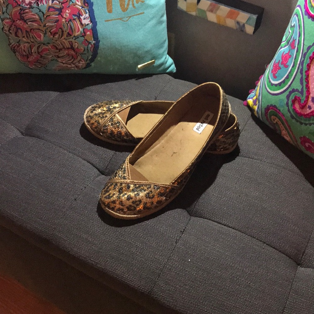 Leopard Sequins Slip-On - Picture 2 of 3